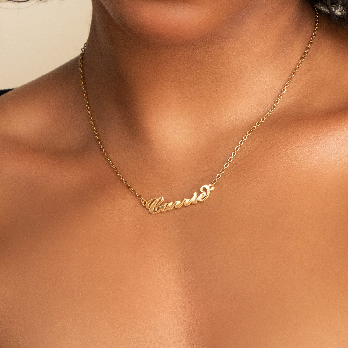 Carrie Name Necklace (Gold)