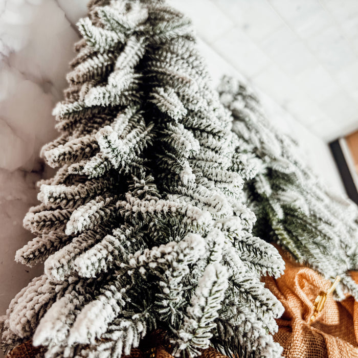 Artificial Christmas Tree for Table or Mantle with Snow Cute: 15.75"