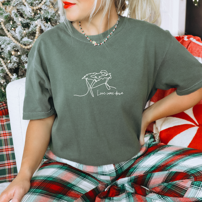 Love Came Down Manger Christmas Christian Cute Graphic T-Shirt