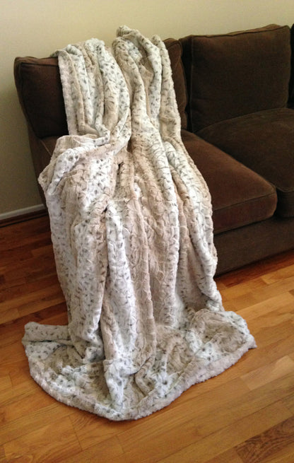 Reversible Frosted Snow Leopard Luxurious Fur Throw